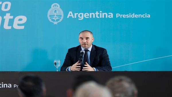 وزير الاقتصاد الأرجنتيني يعلن استقالته 