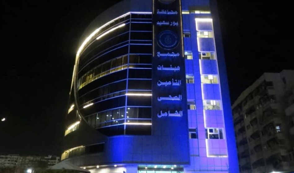 إضاءة مباني الرعاية الصحية في بورسعيد باللون الأزرق لهذا السبب | صور