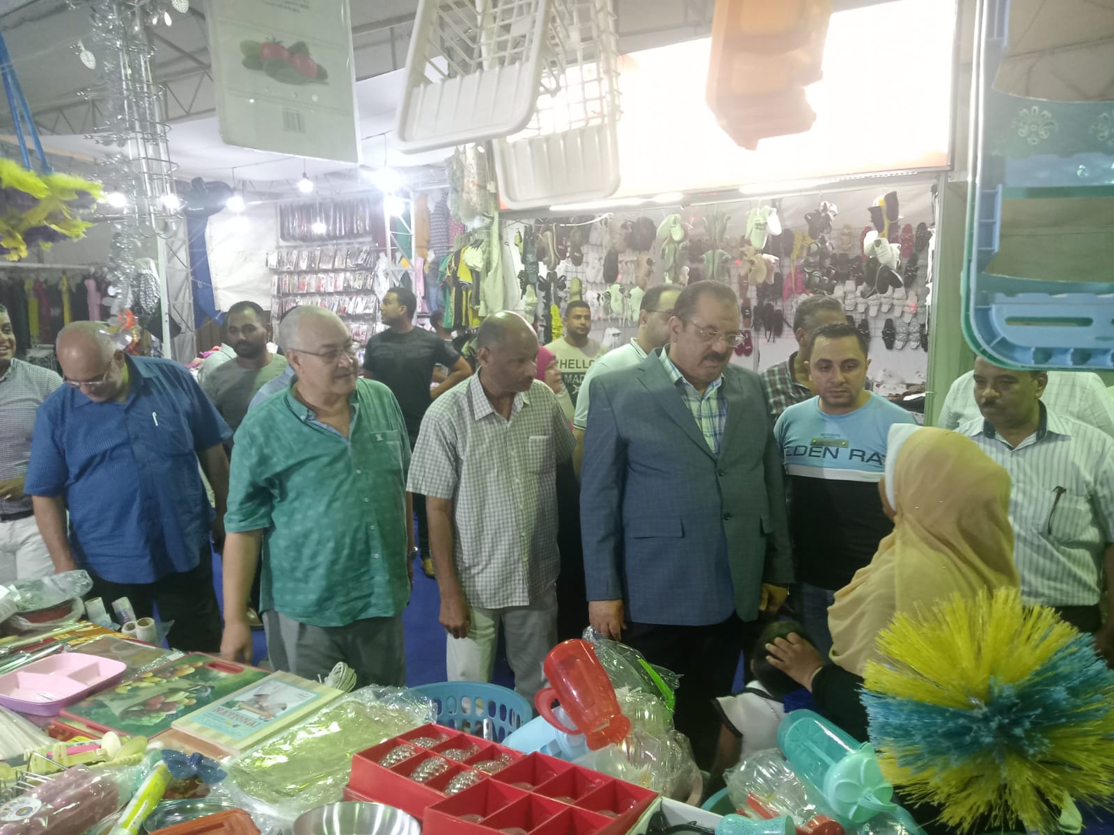 افتتاح معرض  العيد فرحتنا  لبيع الملابس الجاهزة بأسعار مخفضة في سفاجا