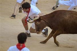 إصابة  أشخاص في مهرجان الركض أمام الثيران في شمال إسبانيا