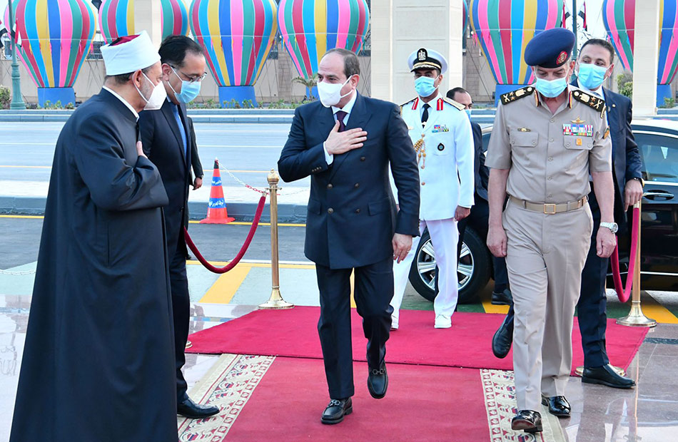 الرئيس السيسي يؤدى صلاة عيد الأضحى بمسجد المشير طنطاوى