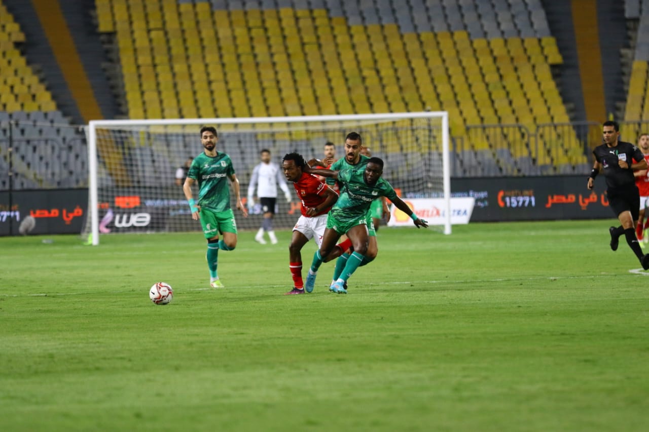 مرور  دقيقة تعادل سلبي بين الأهلي والمصري في الدوري الممتاز