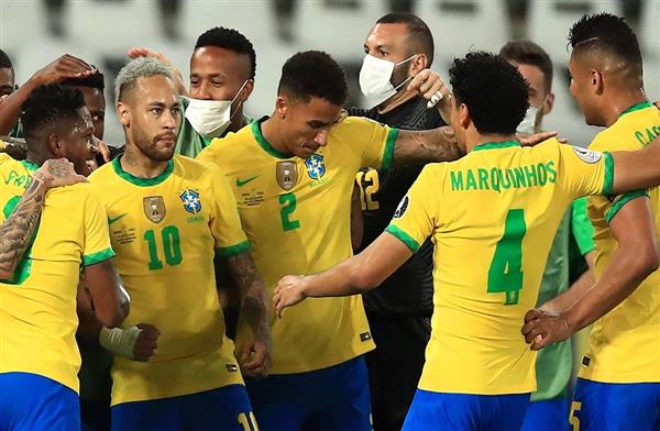 اتحاد الكرة البرازيلي يرفض خوض المباراة المؤجلة أمام الأرجنتين
