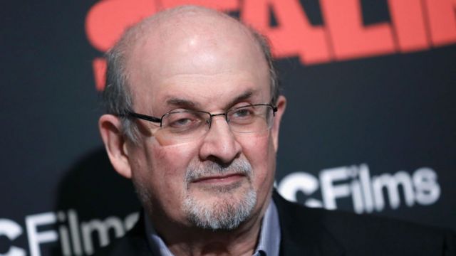 اتهام المشتبه به في طعن سلمان رشدي بالشروع في القتل