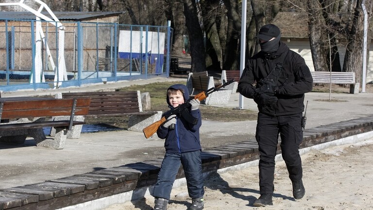 وزير الداخلية الأوكراني يتوقع ارتفاع معدل الجريمة في بلاده على خلفية انتشار الأسلحة بين المدنيين