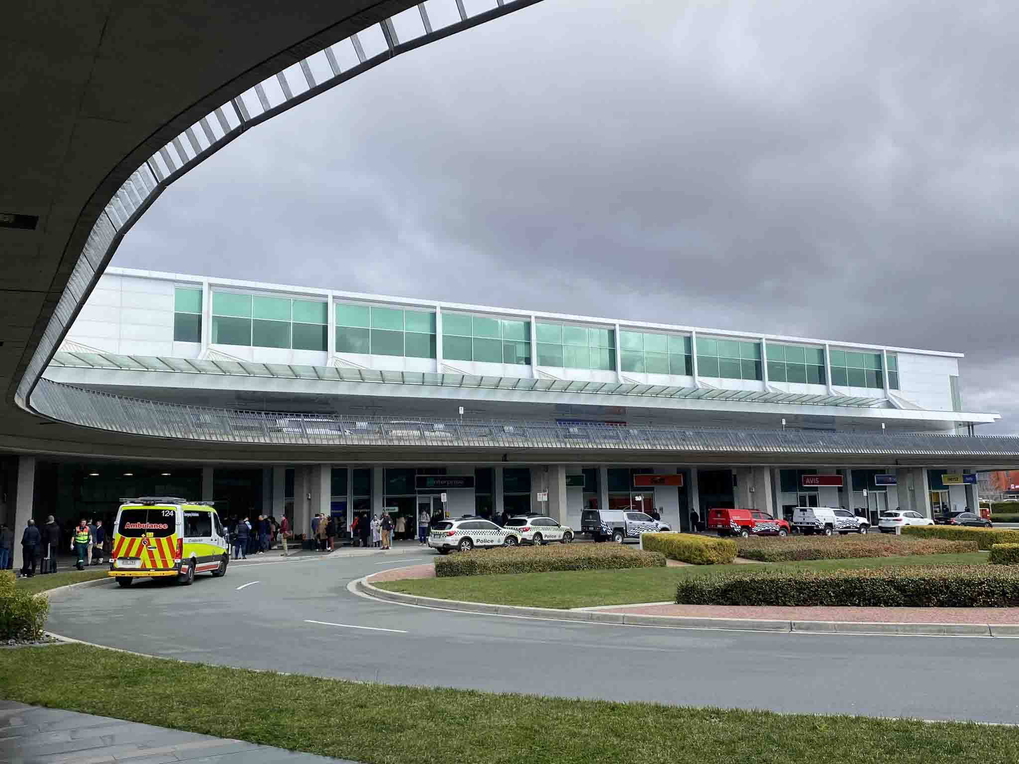 أنباء عن إطلاق نار وإخلاء مطار العاصمة الأسترالية