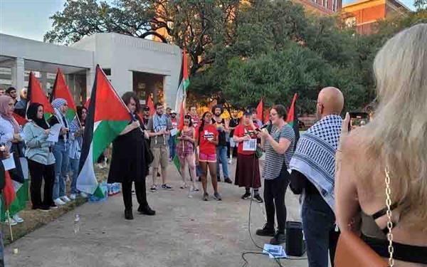 تظاهرة في دالاس الأمريكية ضد العدوان الإسرائيلي على الشعب الفلسطيني