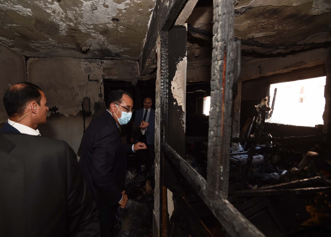 رئيس الوزراء يتفقد موقع حريق كنيسة أبو سيفين بالجيزة
