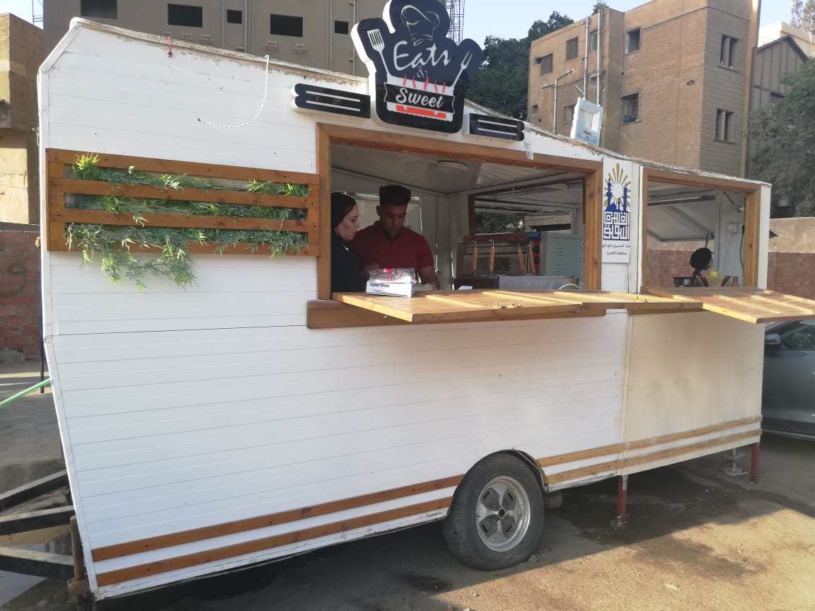 مزاد بمجلس مدينة بلطيم لتوزيع 25 عربة متنقلة لبيع المأكولات بحق الانتفاع -  بوابة الأهرام