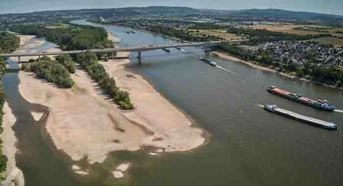 الصناعة الألمانية تحذر من تداعيات انخفاض منسوب المياه في نهر الراين