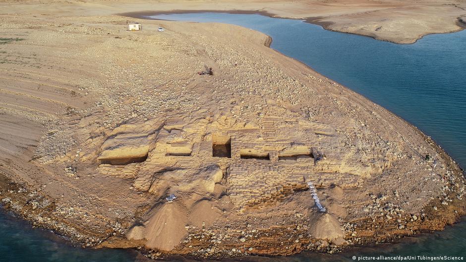 خبراء يكتشفون مقابر أثرية كانت في أعماق نهر الفرات عمرها  آلاف عام 