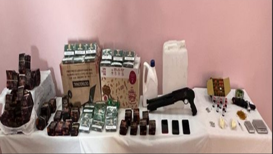 ضبط عنصرين إجراميين لتصنيع مخدر الأستروكس داخل شقة سكنية بالقاهرة | صور 