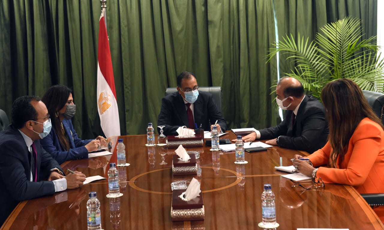 رئيس مجلس الوزراء، مع الدكتور محمد فريد، رئيس الهيئة العامة للرقابة المالية
