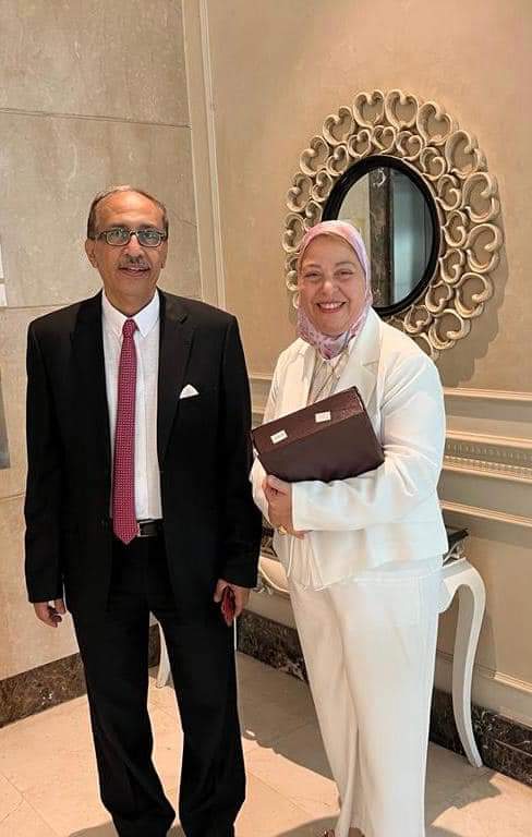 تكريم عميدة كلية طب بنات الأزهر بالقاهرة 