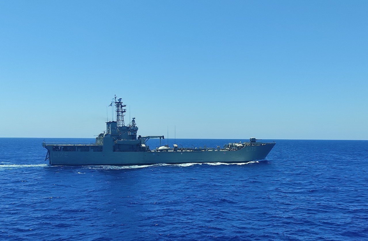 القوات البحرية المصرية واليونانية تنفذان تدريباً بحرياً عابراً بنطاق الأسطول الشمالي