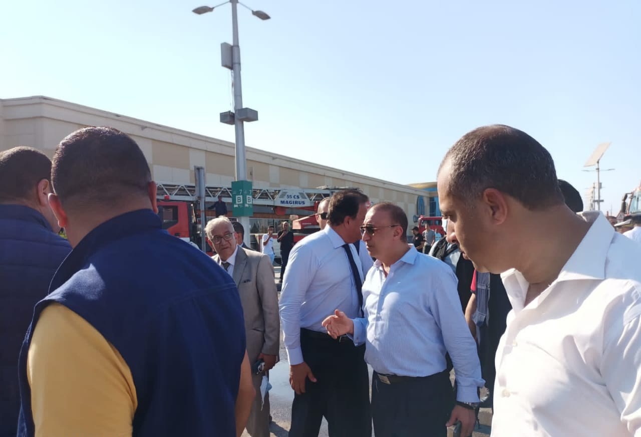 وزير الصحة ومحافظ الإسكندرية يتفقدان موقع حريق كارفور