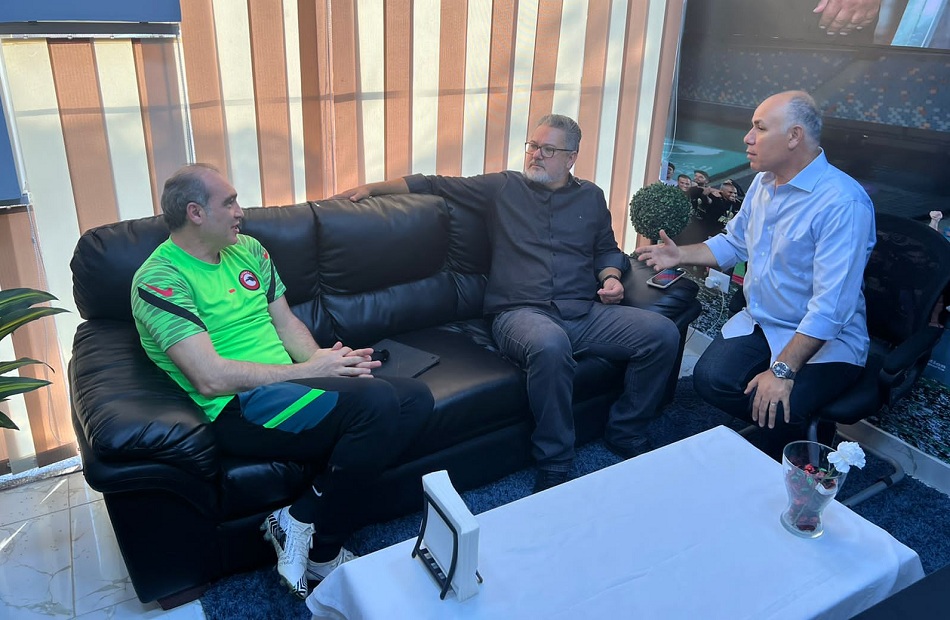 مدرب المنتخب الأولمبي يجتمع مع المدير الفني لفيوتشر
