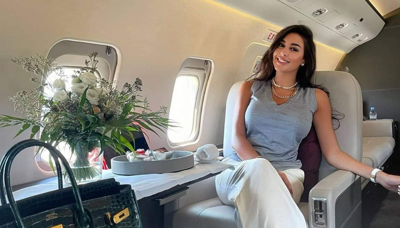 ياسمين صبري تظهر في طائرة خاصة بأحدث ظهور لها