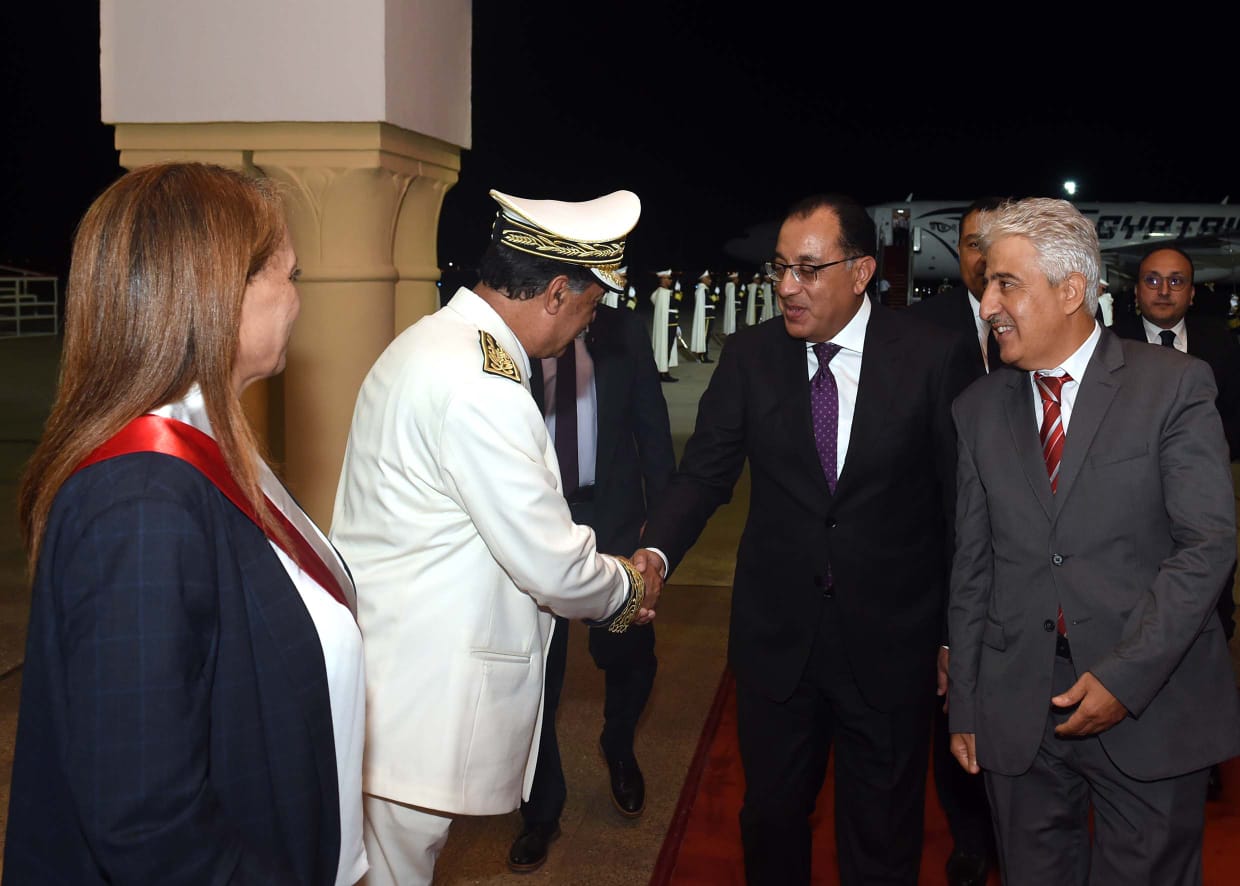 رئيس الوزراء يصل العاصمة التونسية