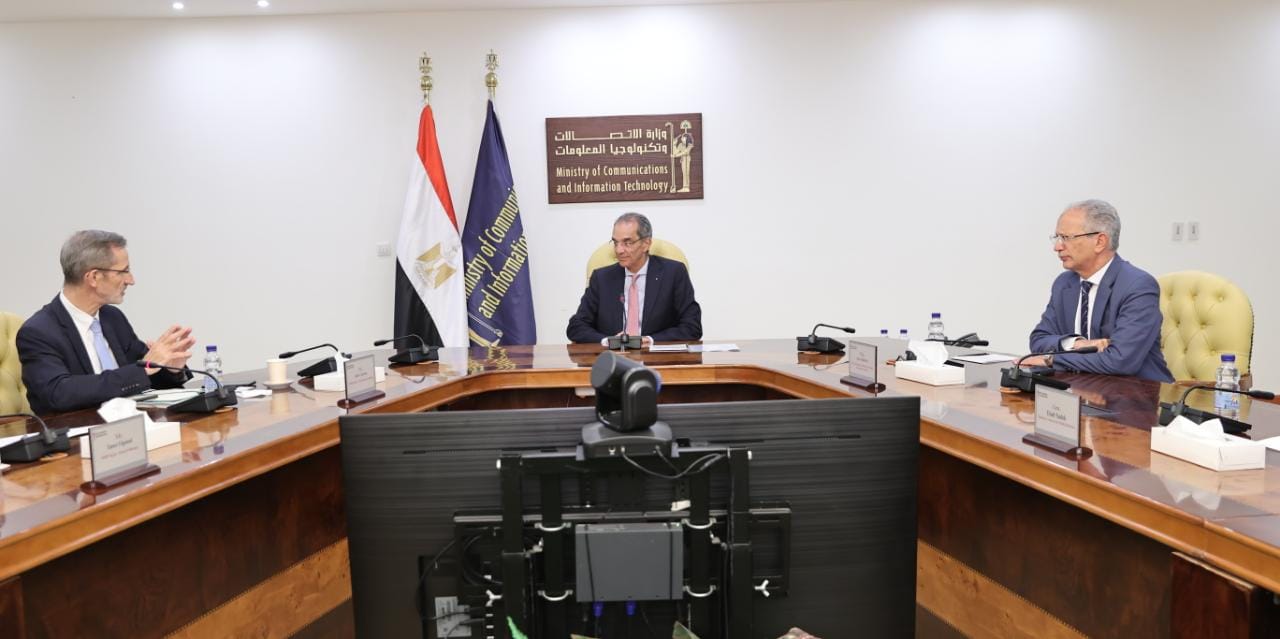 وزير الاتصالات يشهد توقيع اتفاقية لإنتاج هواتف Nokia فى مصر | صور 