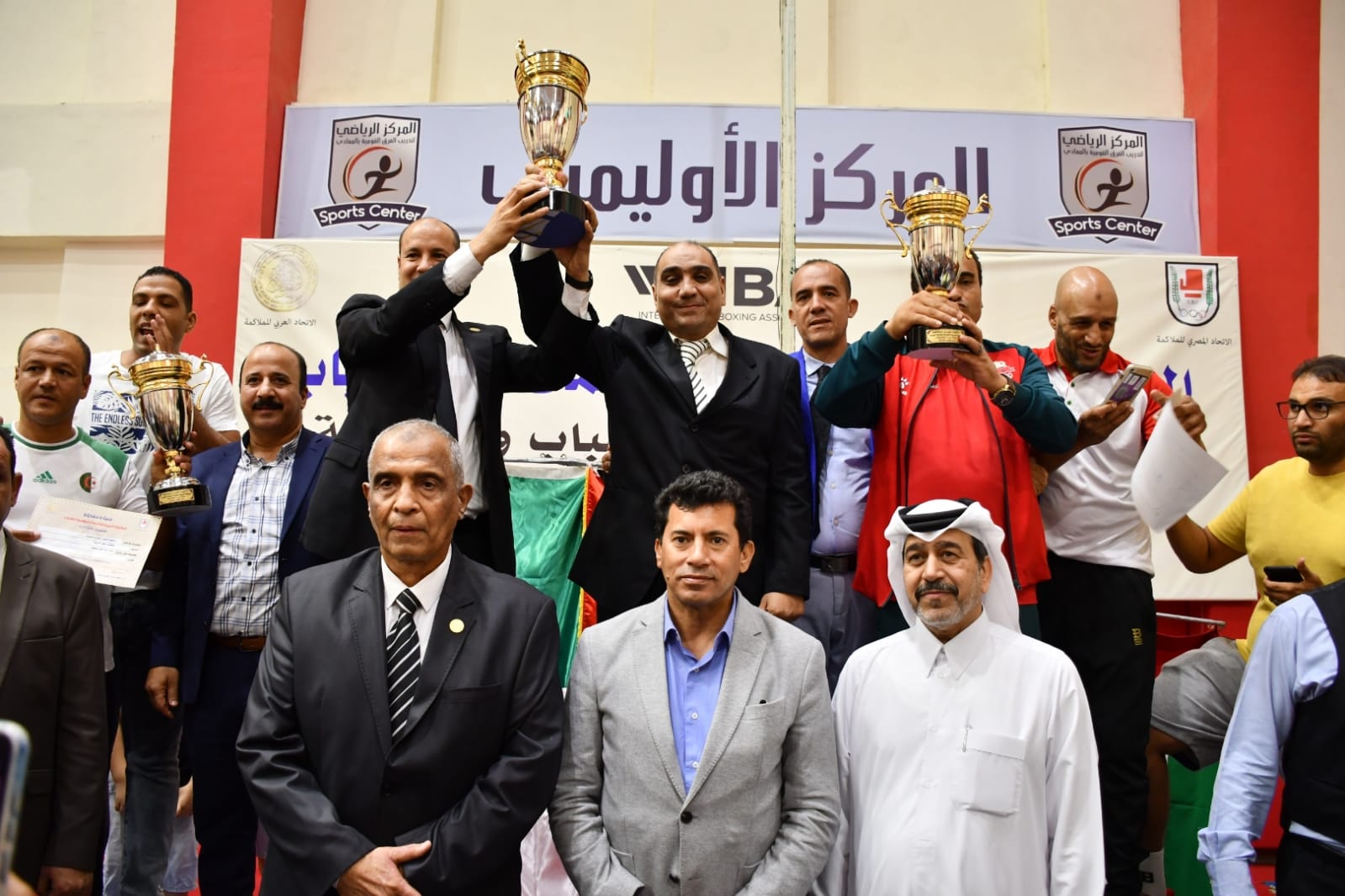 وزير الرياضة يشهد نهائى البطولة العربية للملاكمة ويهنئ منتخب مصر لإحرازه المركز الأول