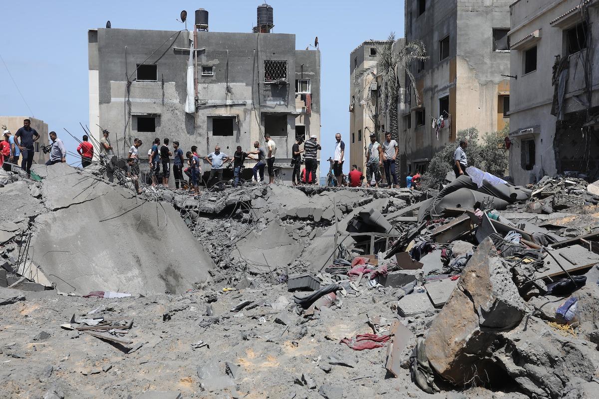 في اليوم الثالث للعدوان الإسرائيلي على غزة انتشال جثامين  شهداء بينهم طفل وسيدتان من تحت الأنقاض