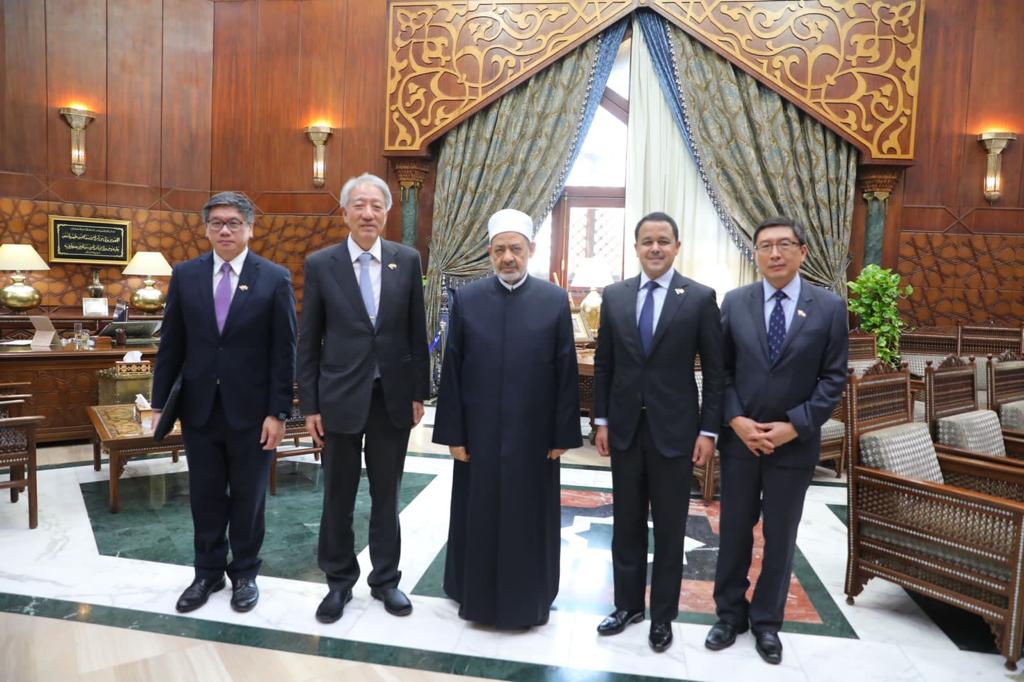 الإمام الأكبر يلتقي كبير وزراء سنغافورة 