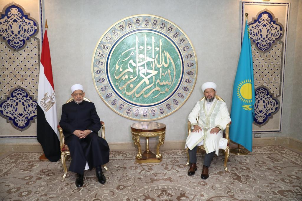 الإمام الأكبر يلتقي مفتي كازاخستان