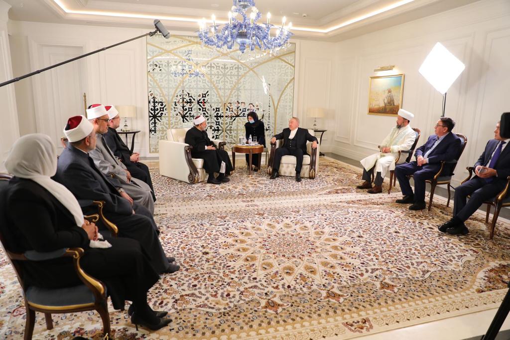 اجتماع شيخ الأزهر مع الرئيس السابق نور سلطان 