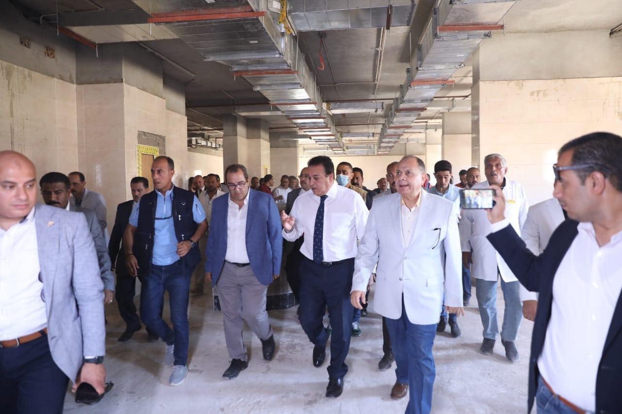 وزير الصحة ومحافظ أسيوط يتفقدان مستشفى منفلوط المركزي