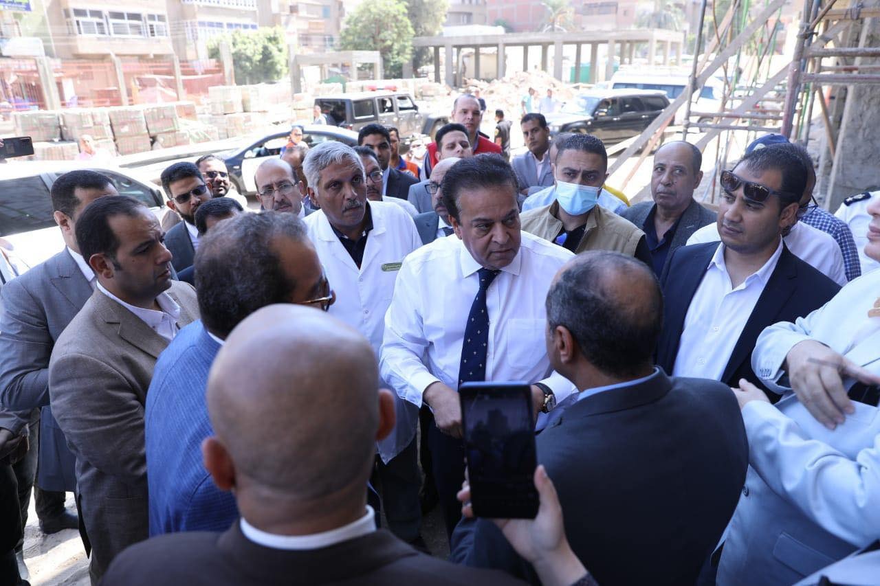 وزير الصحة ومحافظ أسيوط يتفقدان مستشفى منفلوط المركزي