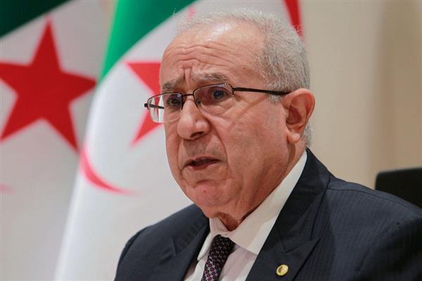 وزير الخارجية الجزائري يبحث مع رئيس البرلمان الفلسطيني تطورات التصعيد العنيف للاحتلال