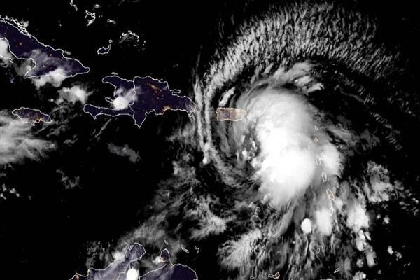 إعصار  فيونا  يتسبب في أمطار غزيرة وانهيارات أرضية في جزيرة  بورتوريكو 