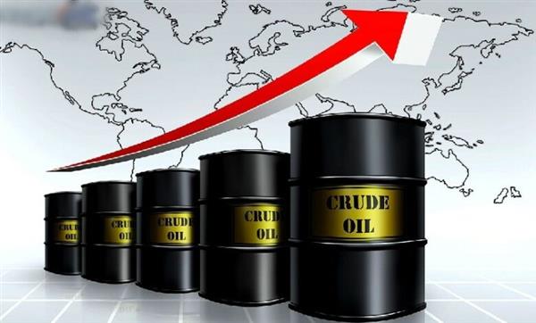 أسعار النفط تتراجع لأدنى مستوى في  أشهر بضغط من قوة الدولار