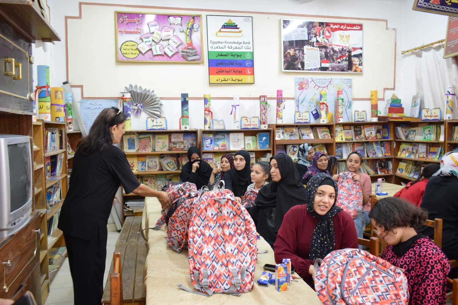  شباب حماة الوطن  تنظم زيارة لإحدى مدارس المعادي