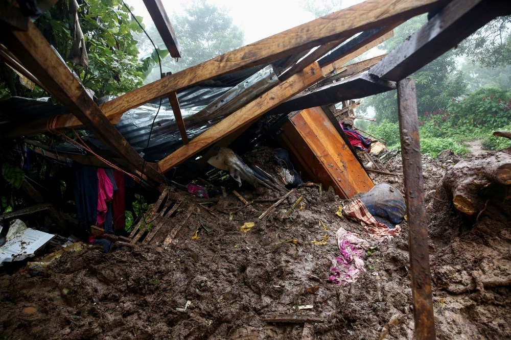 مصرع 5 ومخاوف من محاصرة 100 شخص جراء انهيار أرضي في الهند - بوابة الأهرام