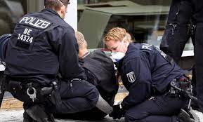 إصابة  أشخاص جراء مداهمة سيارة لمشاركين في احتفال كنسي بألمانيا