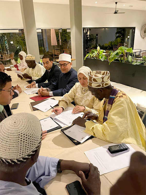 جانب من توقيع بروتوكول تعاون لتعليم اللغة العربية بـ جامبيا