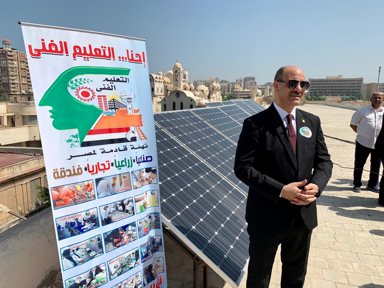 وكيل تعليم الإسكندرية يتفقد مشروع الطاقة الشمسية بمدرسة محمد علي الزخرفية |  صور - بوابة الأهرام