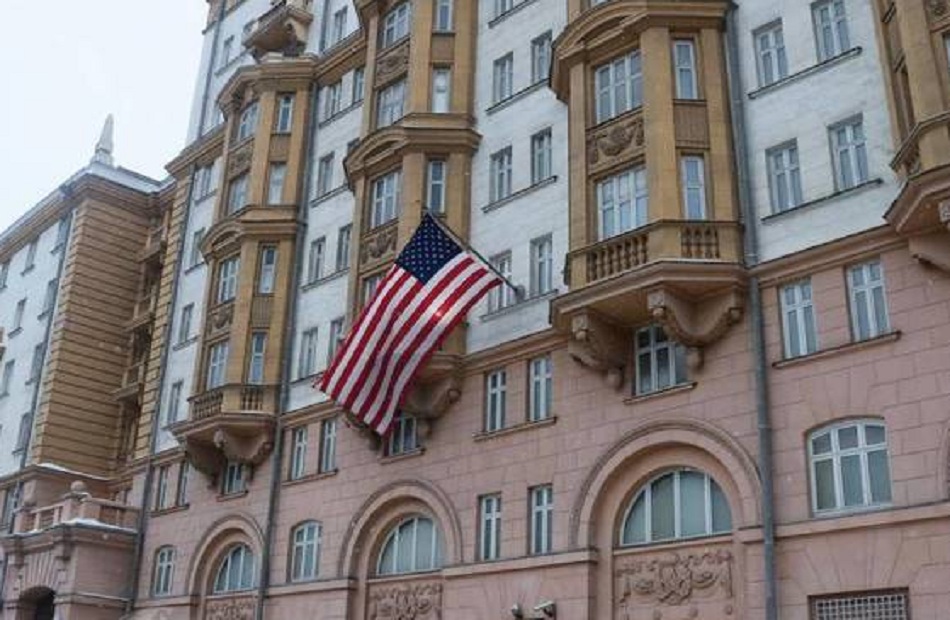السفارة الأمريكية بموسكو توصي الأمريكيين بمغادرة روسيا بسرعة