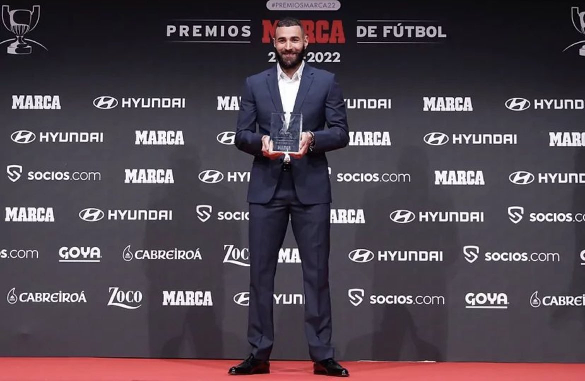 بنزيما يوجه الشكر لزملائه والجهاز الفني لريال مدريد بعد حصد جوائز الدوري الإسباني 