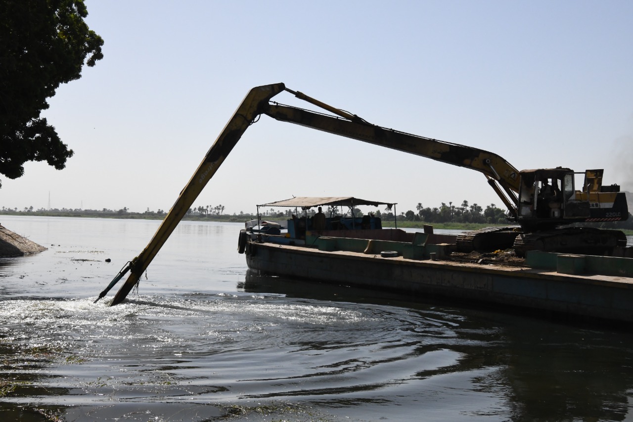 قنا تشارك في أكبر حملة لتنظيف نهر النيل