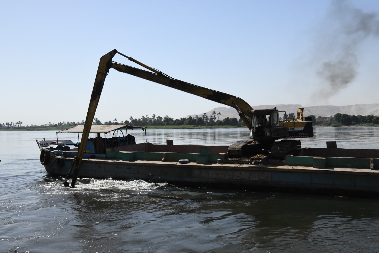 قنا تشارك في أكبر حملة لتنظيف نهر النيل