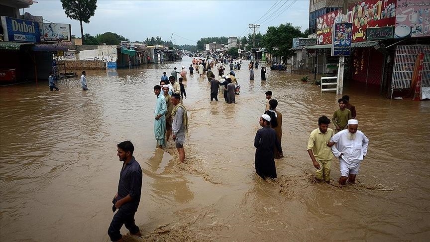 باكستان تسعى للحصول على مساعدات من صندوق النقد والبنك الدوليين لمعالجة آثار الفيضانات