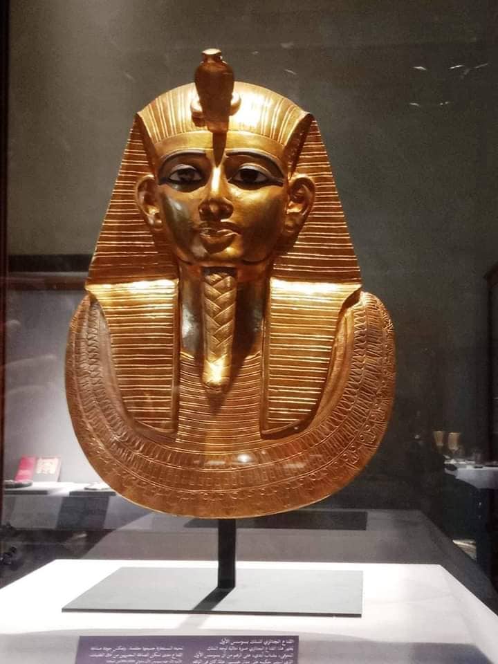 عرض كنوز تانيس في المتحف المصري
