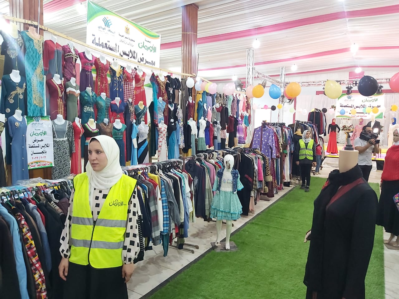معرض مجاني لتوزيع الملابس بقرى مركز الرياض بكفر الشيخ على غير القادرين | صور 