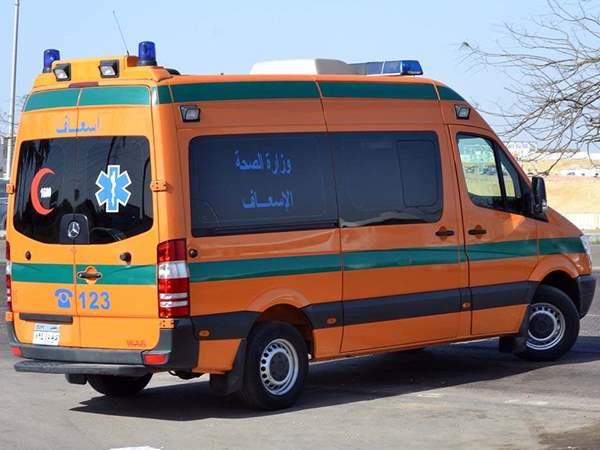 إصابة  عاملًا في حادث انقلاب سيارة على طريق أبو سمبل 