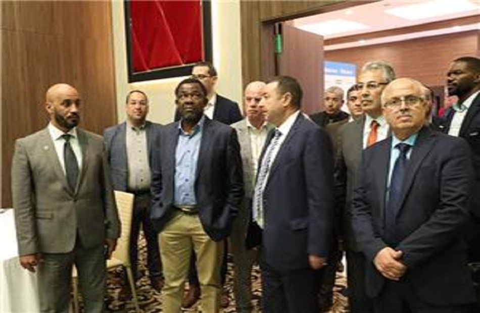  الأمين العام للاتحاد الإفريقي لكرة القدم يشيد بالمنشآت الرياضية في الجزائر