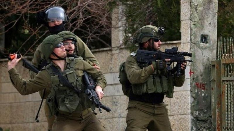 القاهرة الإخبارية: قوات الاحتلال الإسرائيلي تقتحم منازل أسرة منفذي عملية إطلاق نار في القدس