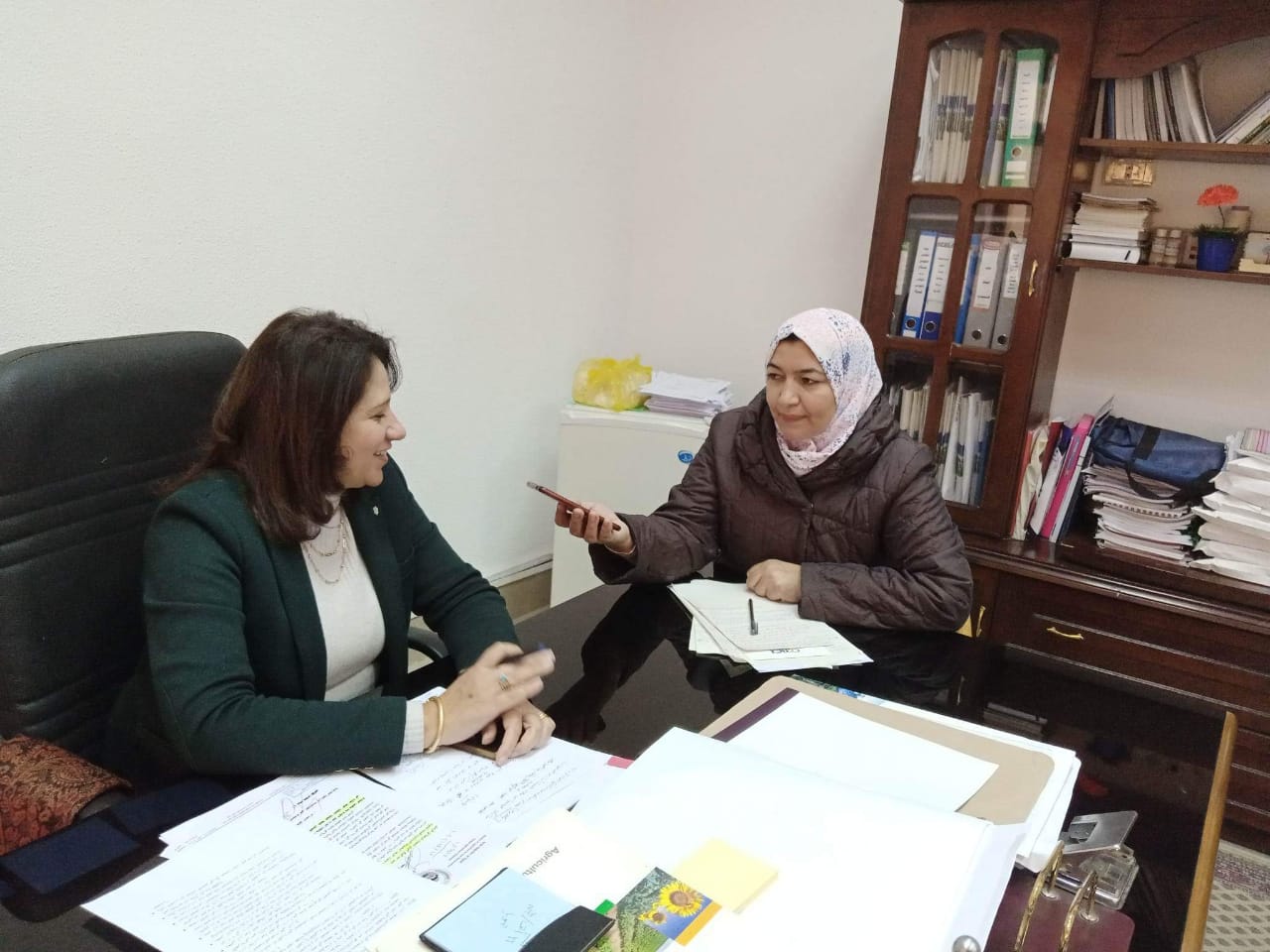 الزميلة أميمة صابر تحاور الدكتورة شيرين عاصم وكيل المركز